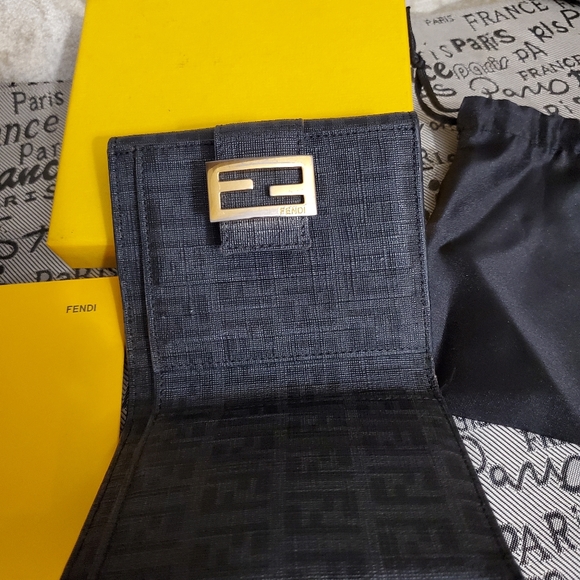 Authentic Fendi zucchino small compact wallet with 6 card slots - Picture 3 of 6